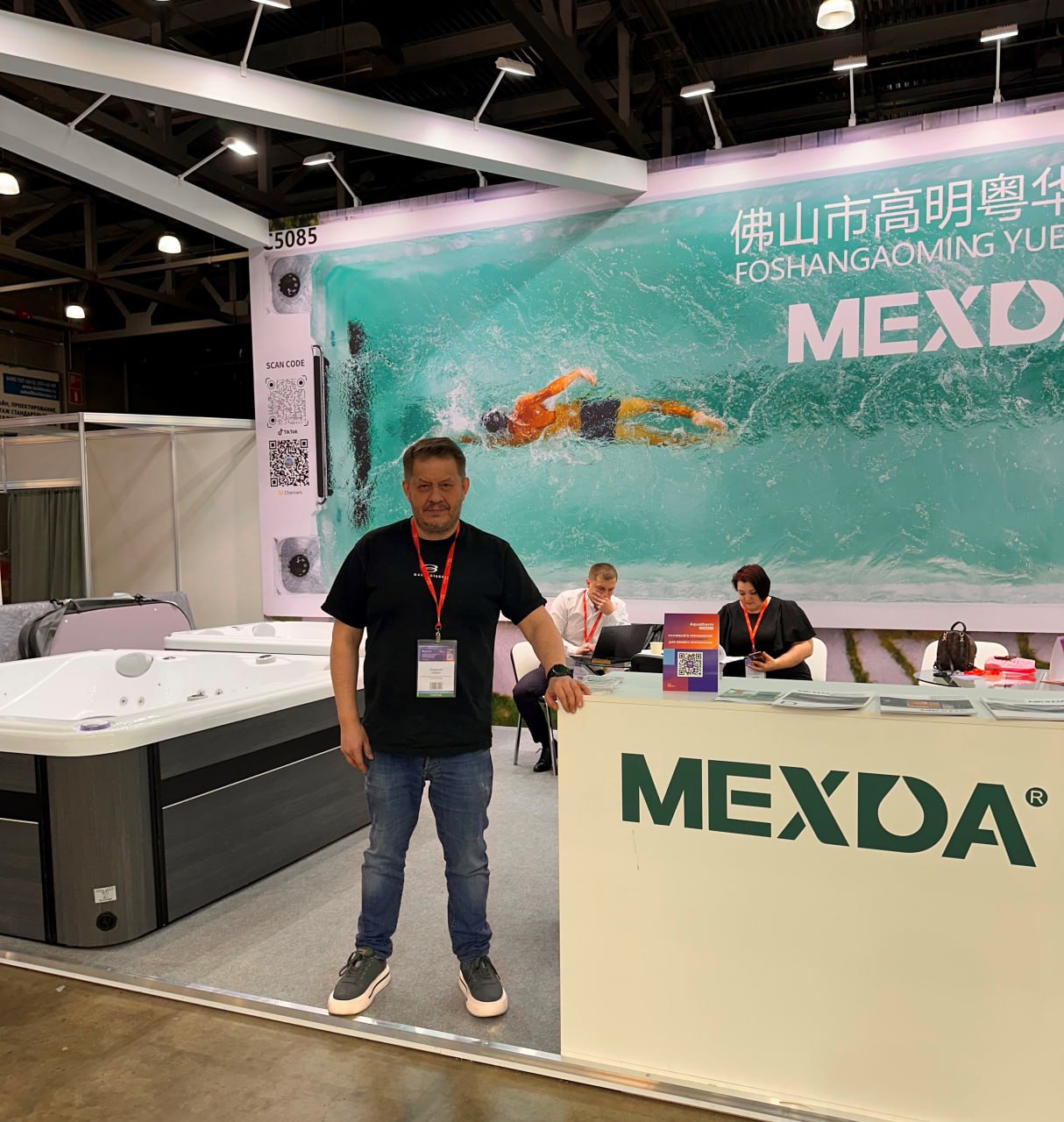 Владимир Молчанов генеральный-директор компании Биотроника на выставке Aquaflame представляет Mexda